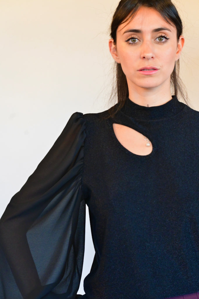 Black Top Cutout Brillon Sleeve